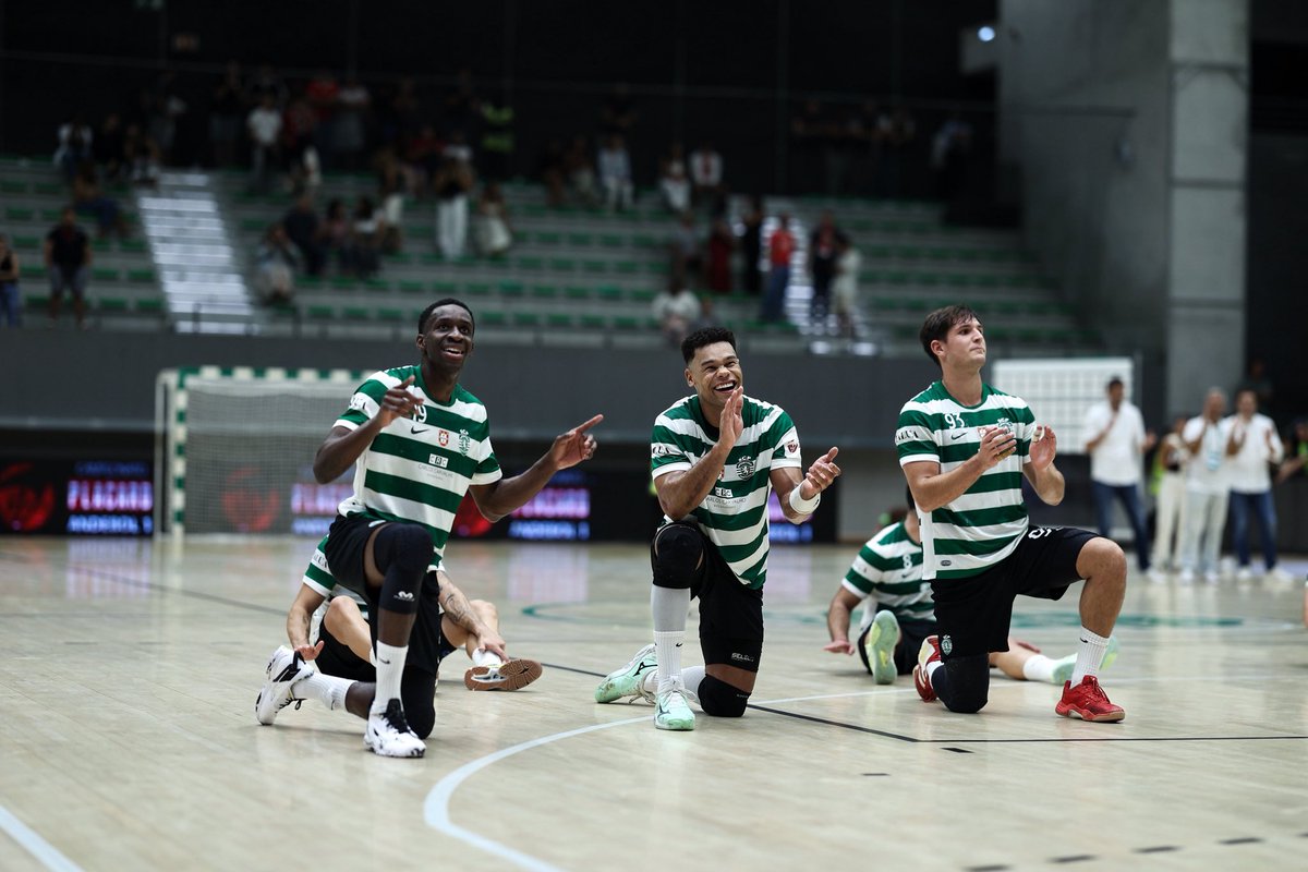 Muito orgulhoso desta equipa e do trabalho que temos feito, com esta ambição é difícil ganharem-nos 🤲🏿💪🏿
Força sporting 🟢⚪️