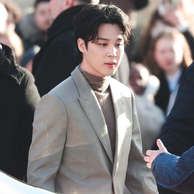 dailybrinamin's tweet photo. we need to start manifesting so they meet at the dior show https://t.co/WYCfFzujg0