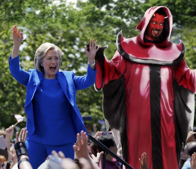 Fearless45Trump's tweet image. Hillary Clinton says white Christian men are causing such damage to the United States gatewayhispanic.com/video/hillary-… #gatewayhispanic via @gatewayhispanic