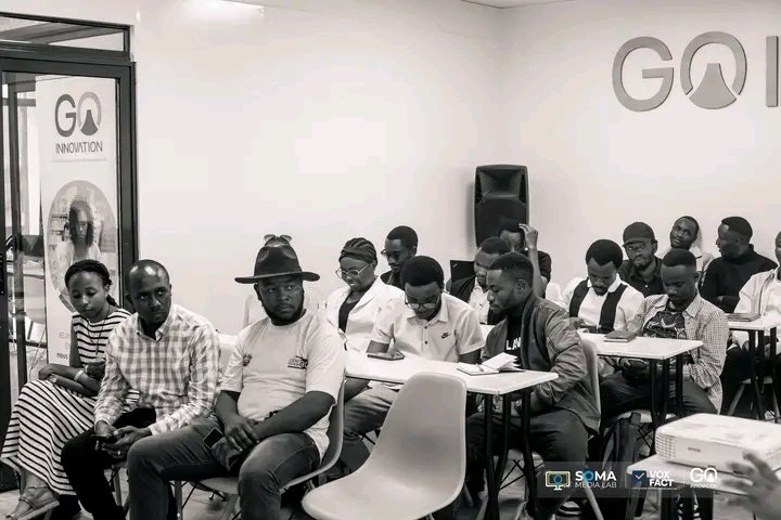 amani_fran95531's tweet photo. “ La lutte contre la désinformation à l'ère de l'Intelligence Artificielle " tel était le thème qui était au centre des échanges de ce samedi 27 septembre , au cours d'un atelier organisé par #SomaMediaLab en collaboration avec #VoxFact, tous deux spécialisés dans le #Factcheking https://t.co/oLetJ6Gm2o