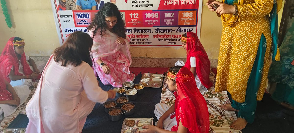 #MissionShakti5 अंतर्गत जनपद सीतापुर के 20 कस्तूरबा गांधी विद्यालयों में नवरात्रि अष्टमी पर वृहद कन्या पूजन हुआ। खैराबाद से शुभारंभ कर 2200 बालिकाओं को पूजन, भोजन, उपहार, अध्ययन सामग्री व हेल्पलाइन जानकारी दी गई, नारी शक्ति जागरूकता उद्देश्य रहा।#kanyaPujan #EducationForAll