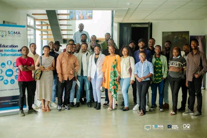 amani_fran95531's tweet photo. “ La lutte contre la désinformation à l'ère de l'Intelligence Artificielle " tel était le thème qui était au centre des échanges de ce samedi 27 septembre , au cours d'un atelier organisé par #SomaMediaLab en collaboration avec #VoxFact, tous deux spécialisés dans le #Factcheking https://t.co/oLetJ6Gm2o