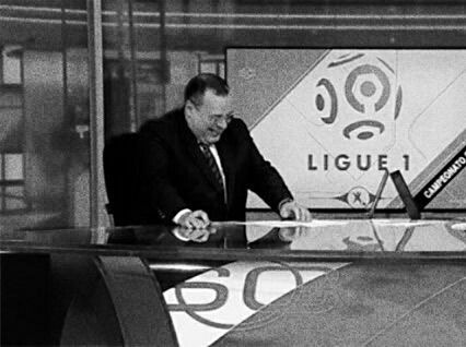 Ligue1_POR's tweet photo. Se você é apaixonado por futebol europeu, com certeza dividiu muitas noites com ele na TV.

Obrigado por nos aproximar desse jogo que tanto amamos. Descanse em paz, Amigão. 🖤 https://t.co/NvhSFwdZ5z