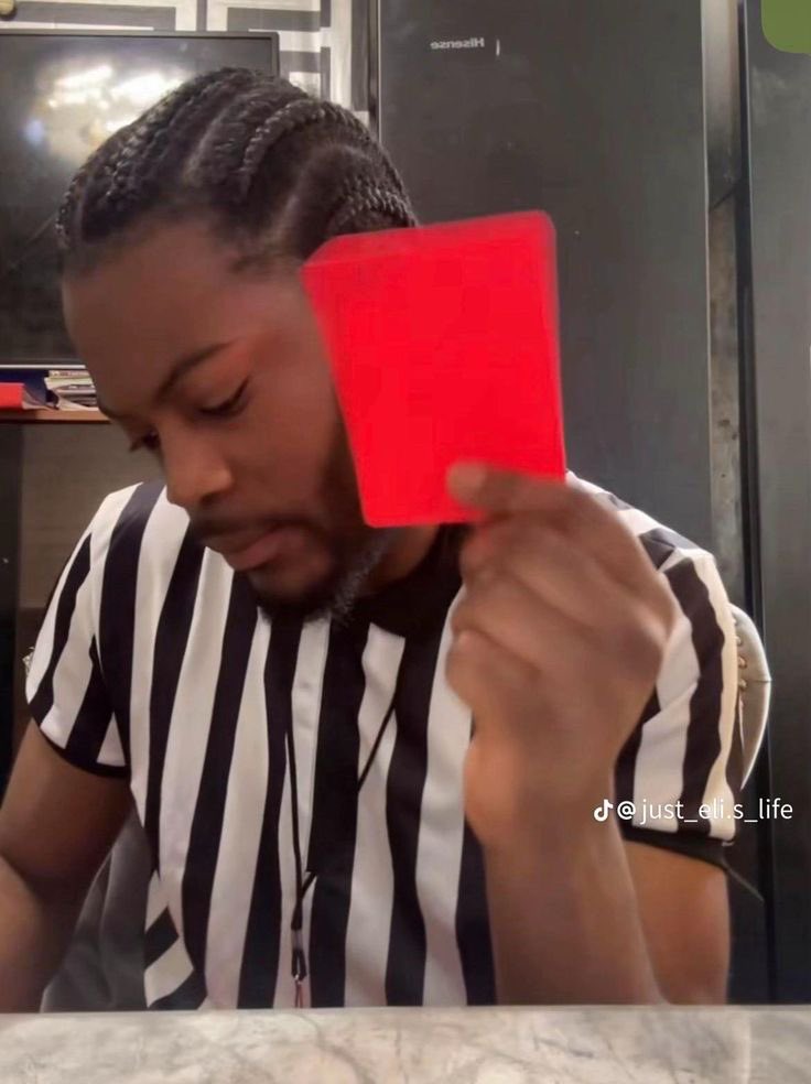 Red card to William John Paul Gallagher for coming on twitter and then not replying to anyone