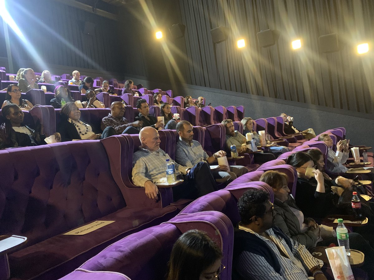 Con orgullo presentamos en Kenya la película Pedro Páramo, inspirada en la obra maestra de Juan Rulfo. A 70 años de su publicación, la novela sigue siendo un pilar de la cultura mexicana. Gracias al público por su cálida acogida. 📖✨