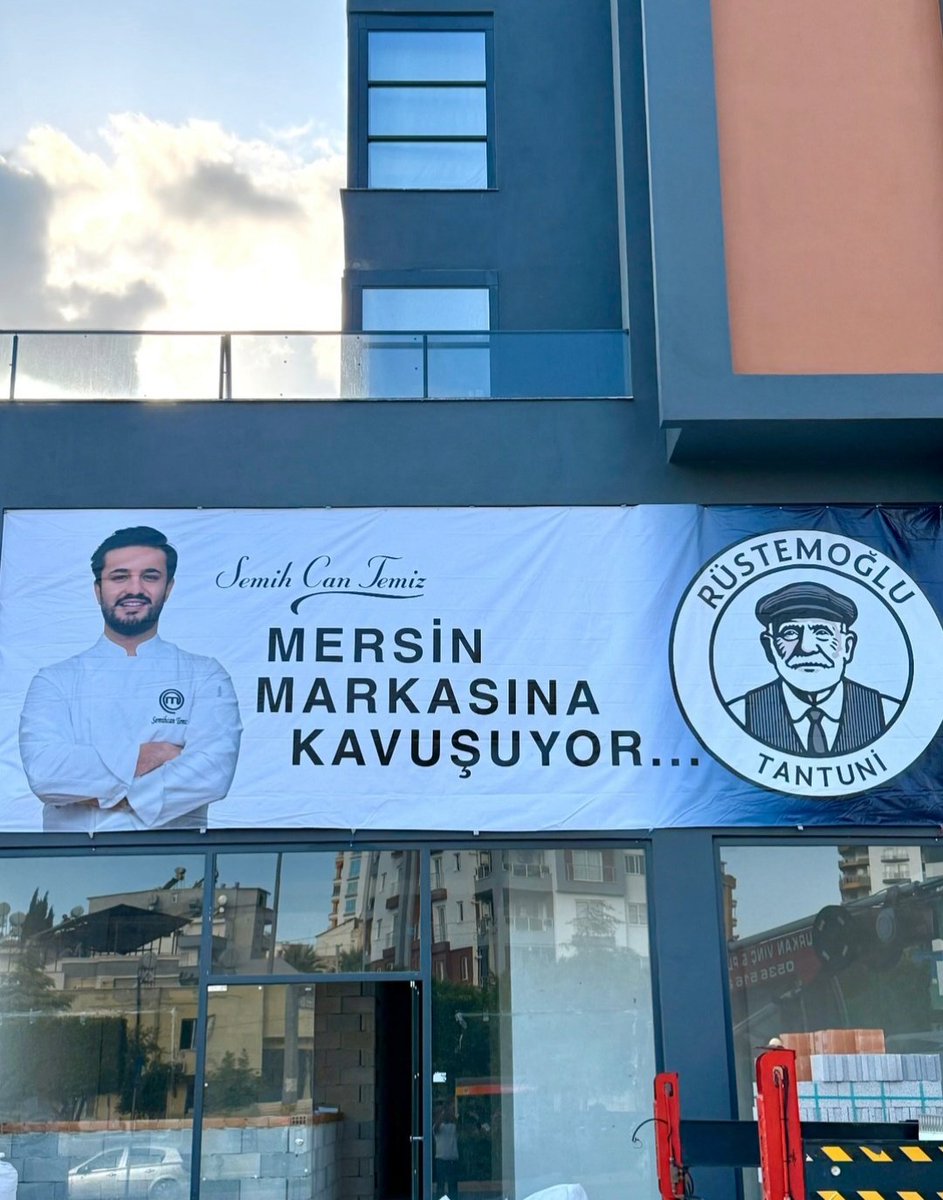 visitmersin's tweet photo. Geçtiğimiz sene MasterChef'te Mersin'i ve Yörükleri en güzel şekilde temsil ederek bizleri gururlandıran Semih Can Temiz kardeşimiz, köklerinden ilham alarak yeni bir yolculuğa başlıyor ! 👨🏻‍🍳👏🏻 #Tantuni #MersinMutfağı #MutfakMersinde https://t.co/mRxPomeLAK