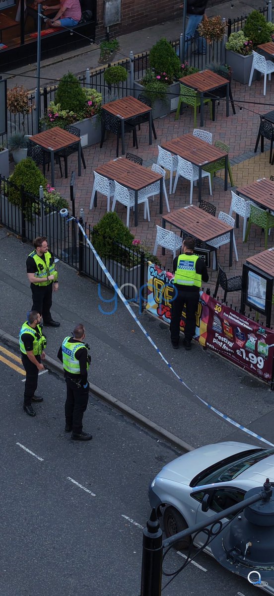 YappAppLtd's tweet image. Man Assaulted Garforth, Leeds

Shortly before 6.15pm on Saturday 27 September, police were called to a report of an injured man on Main Street, #Garforth who had been assaulted. 
 
He suffered serious head injuries which are not believed to be life-threatening. 
 
Enquiries are…