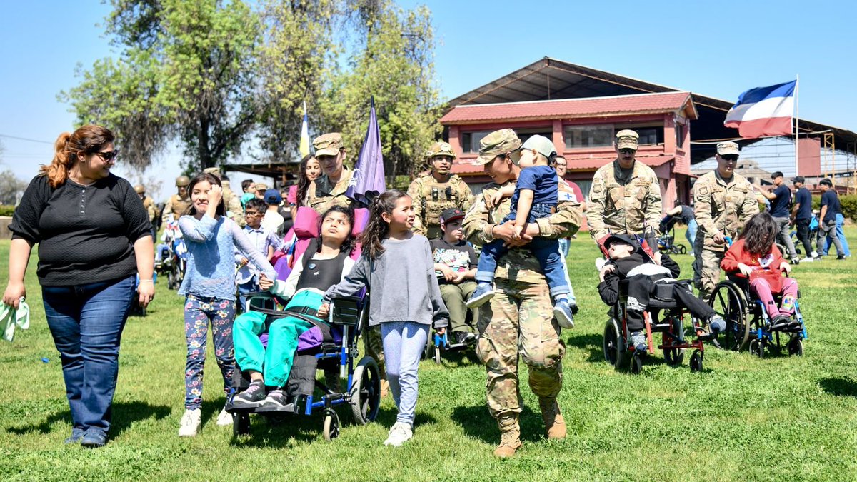 𝐍𝐢𝐧̃𝐨𝐬 𝐝𝐞 𝐥𝐚 𝐅𝐮𝐧𝐝𝐚𝐜𝐢𝐨́𝐧 "𝐃𝐞𝐩𝐨𝐫𝐭𝐢𝐬𝐭𝐚𝐬 𝐩𝐨𝐫 𝐮𝐧 𝐒𝐮𝐞𝐧̃𝐨" 𝐜𝐞𝐥𝐞𝐛𝐫𝐚𝐧 𝐥𝐚𝐬 𝐟𝐢𝐞𝐬𝐭𝐚𝐬 𝐩𝐚𝐭𝐫𝐢𝐚𝐬 𝐜𝐨𝐧 𝐞𝐥 𝐄𝐣𝐞́𝐫𝐜𝐢𝐭𝐨.
Conoce los detalles de esta actividad en nuestra nota web➡️f.mtr.cool/efdjcyltoh
#215AñosDeHistoria