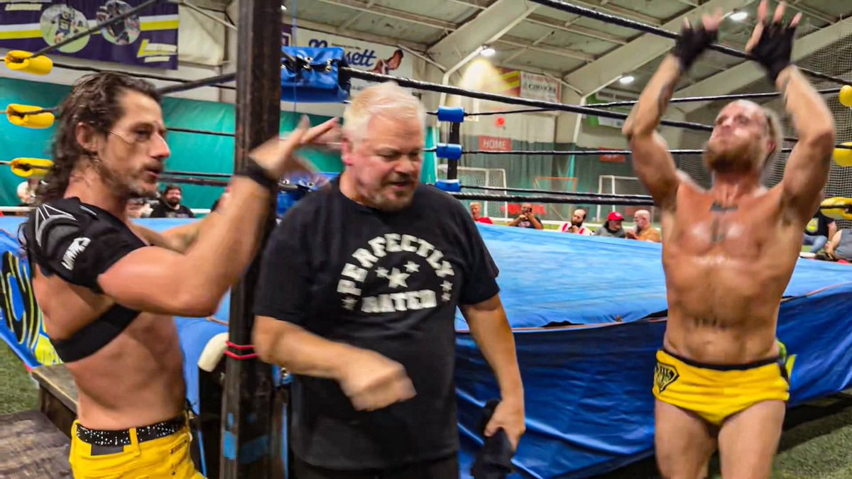 RonMathis13's tweet image. I don't post on here much, but look how cool this shit is!!!

"Cut the fucking music"!!!!!!