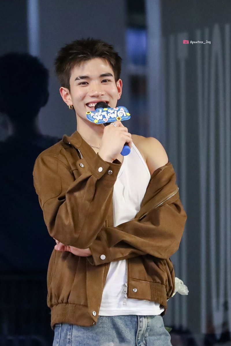 Apantree_joy's tweet image. โตแล้ว เซ็กซี่ได้ 🤭 @tawattannn 

ARTIST FOURTH PRESS TOUR  
#Flex1045xFOURTH_SideToS
#fourthnattawat #โฟร์ทณัฐวรรธน์

[📷#ByApantree] // ลูกน้อยท้าทายระบบ 🤣