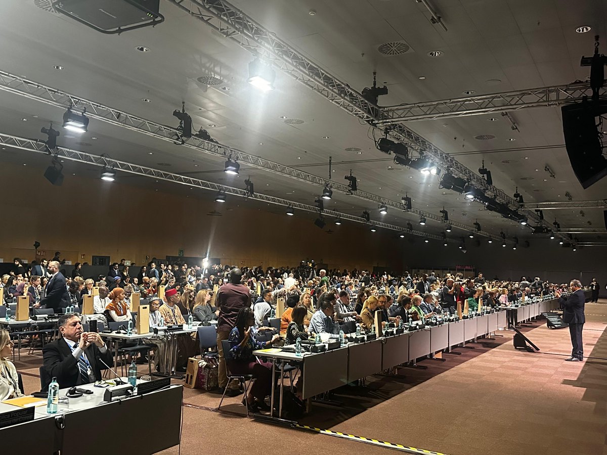 Şanlıurfa, ne yalnızca “Şanlıurfa”ya ne de sadece “Türkiye”ye indirgenebilecek bir şehir değildir; kadim hafızasıyla ve derin kökleriyle sınırların çok ötesine taşan, yerel olmanın dar çerçevesini aşarak küresel ölçekte bir medeniyet merkezi olma vasfını taşıyan ihtişamlı bir