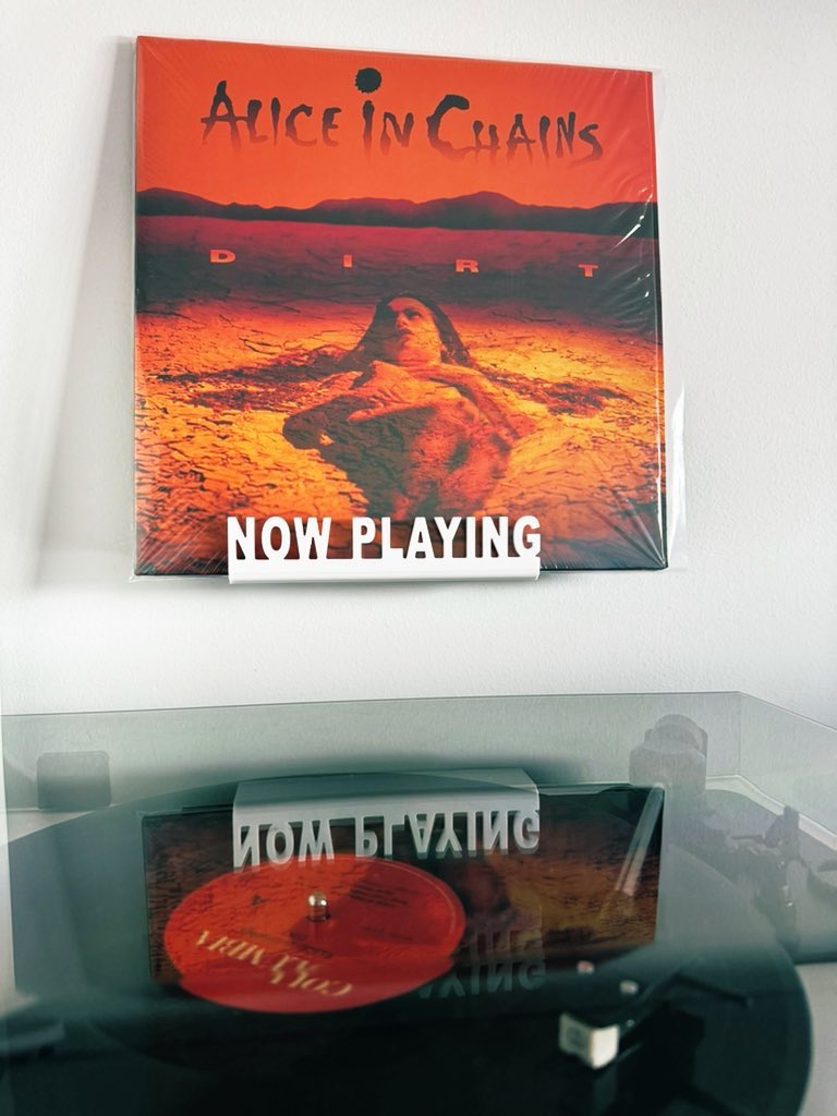 Buenas tardes Cavalada!

33 años y sigue tan fresco como el primer día.
El segundo, y mejor, disco de <a href="/AliceInChains/">Alice in Chains</a> 

Alice In Chains - Dirt (1992)

#vinylcollection #vinyl