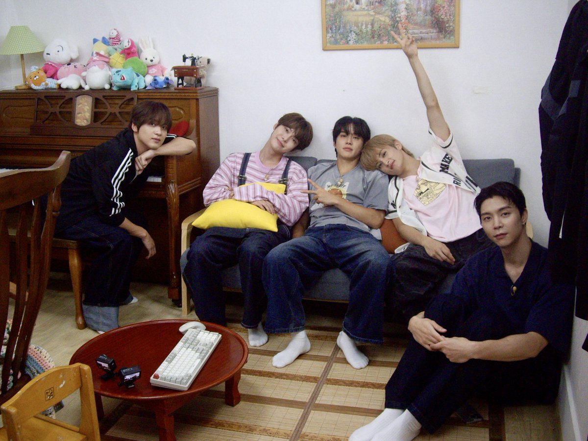 MARK🪶 tweet media