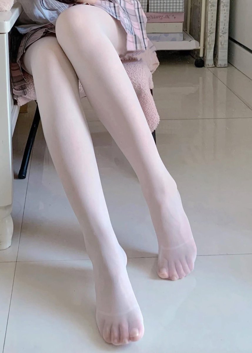 Sevelyoom's tweet photo. 已经踩的很慢了怎么还是这么没用，在我的脚底下坚持不到姐姐数到的数字 https://t.co/hTTuDYYaJO