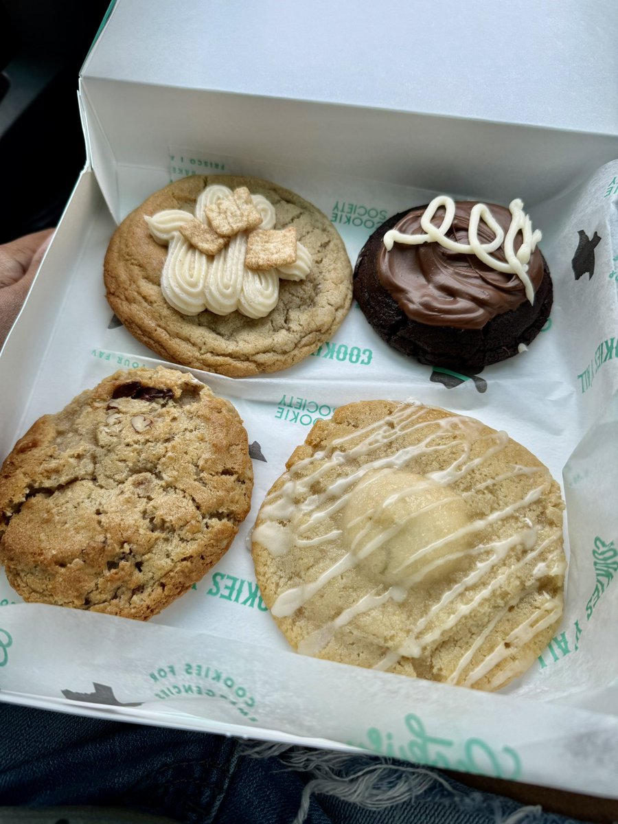 It’s never too early for donuts but is it too early for cookies!? 😅 I don’t think so! #twittersupperclub