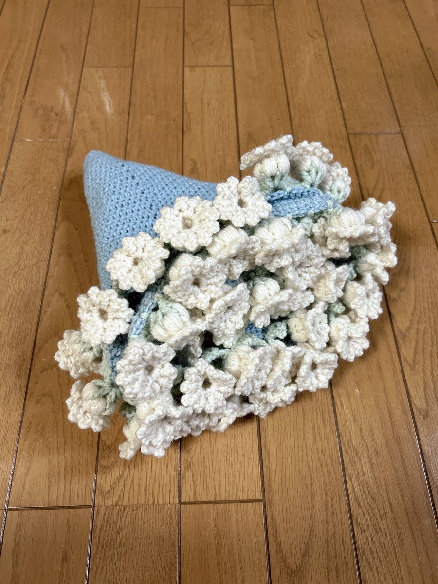 これがこう！花束ブランケット編んだ💐大変だったけど達成感凄い🥰可愛く出来て大満足💮