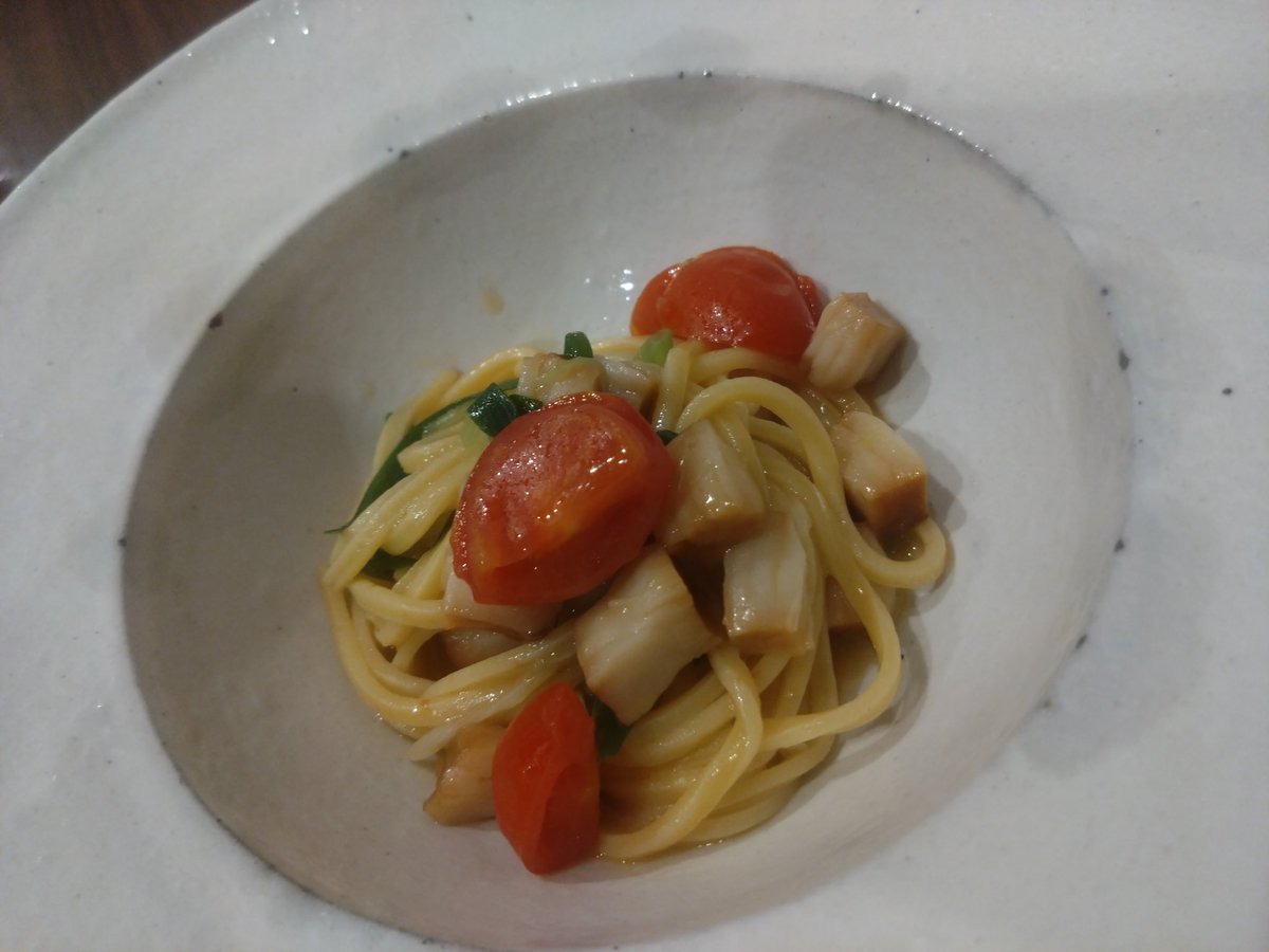 FsNatsuki's tweet photo. 1枚目のテリーヌは今までで食べたどのテリーヌより美味しかった。
サンマのテリーヌ。
テリーヌってなんかよくわからんゼリーで固められたよくわからんような物だと思ってたけど今回で概念変わった。 https://t.co/MRp0Nl463o