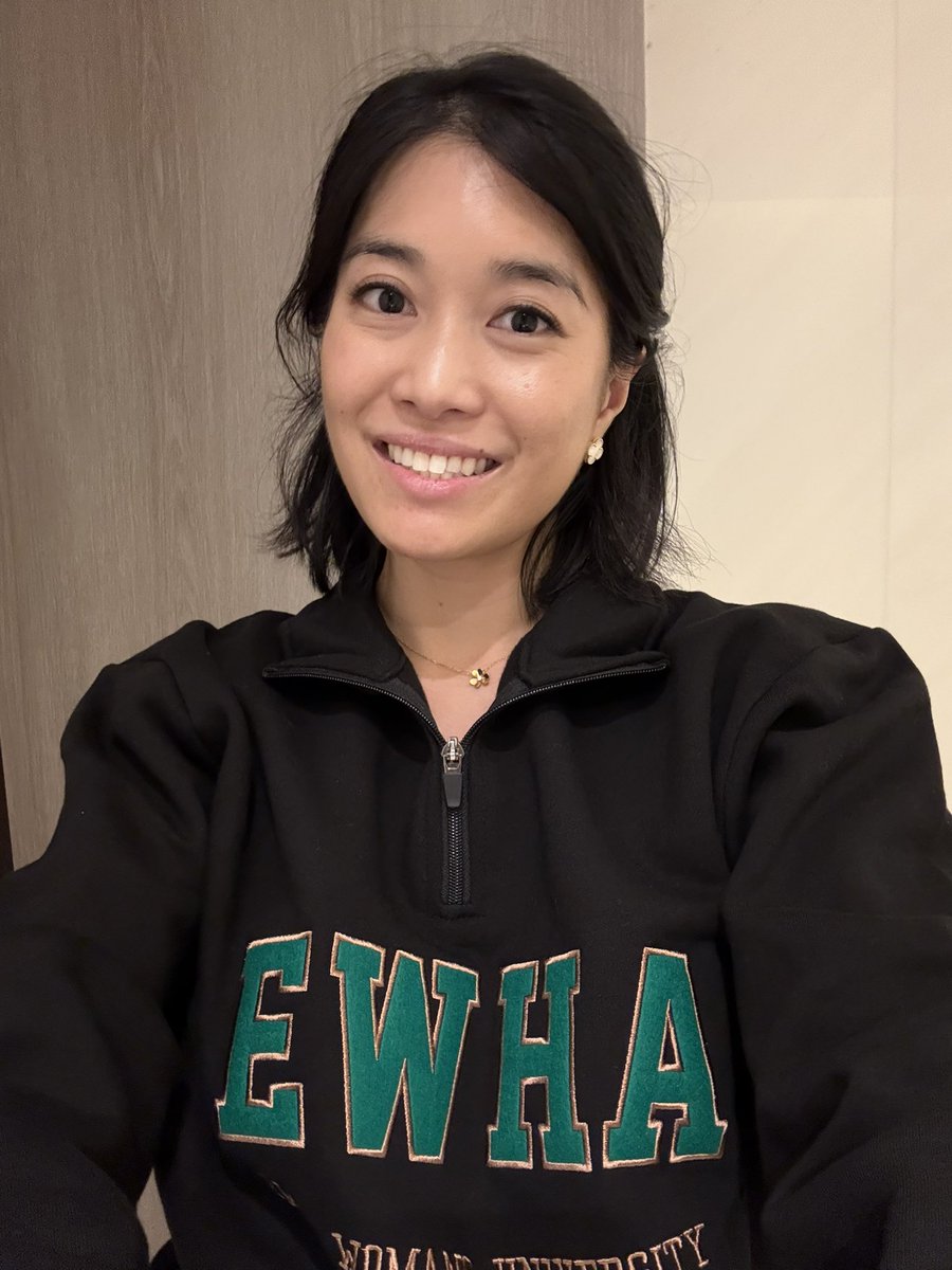 0x_eunice's tweet image. Still riding high after an awesome session with @Ewhachain last week! It was a rare opportunity to spend a solid hour deep-diving into the latest in blockchain tech, and some personal life lessons from the industry.

And thank you for the awesome sweatshirt! Honored to be repping…