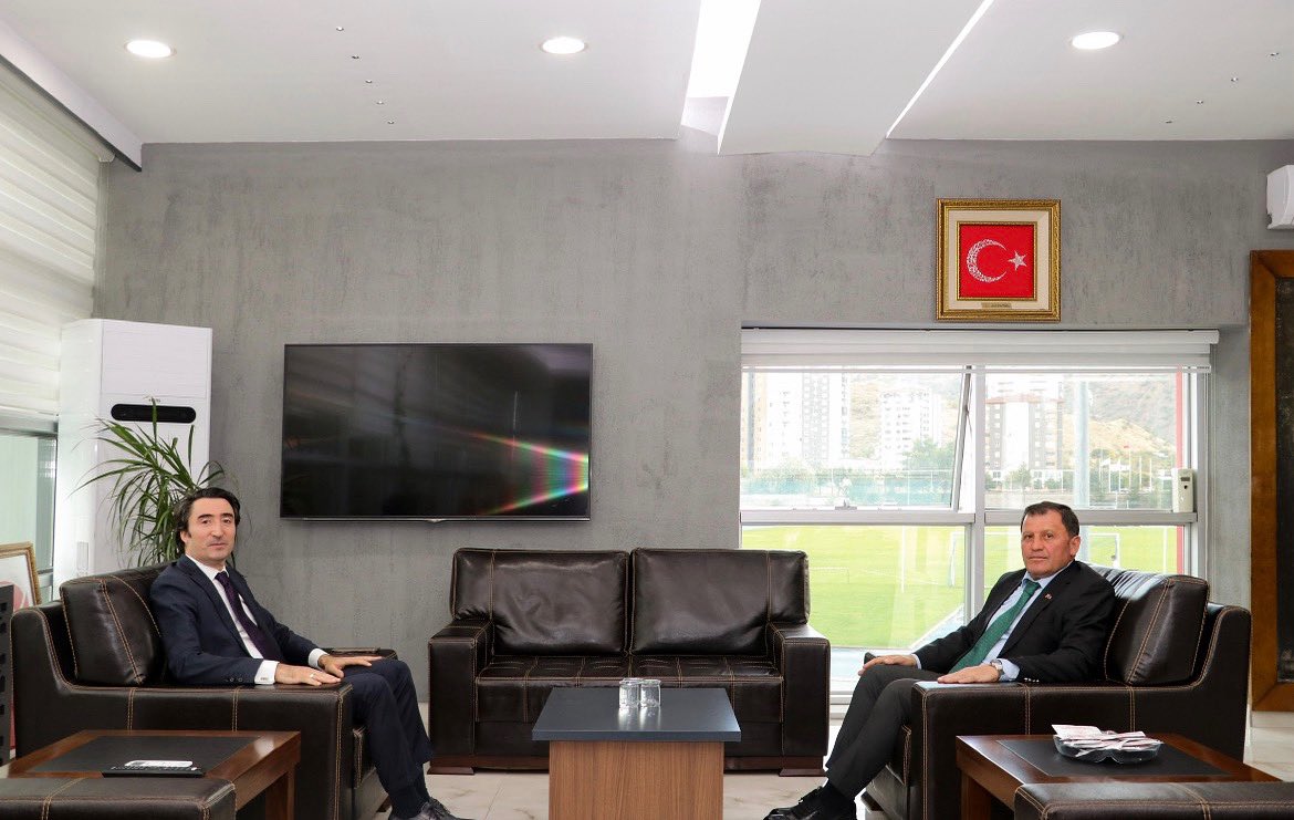 Kaymakamımız Sayın Selim ÇOMAKLI, Kayseri İl Gençlik Spor Müdürü Sayın  Ali İhsan KABAKCI‘ya i-adeyi ziyarette bulundu
<a href="/kayserivaliligi/">T.C.Kayseri Valiliği</a> 
<a href="/KaymakamComakli/">Selim Çomaklı</a> 
<a href="/GSB_Kayseri/">Kayseri Gençlik ve Spor İl Müdürlüğü</a>