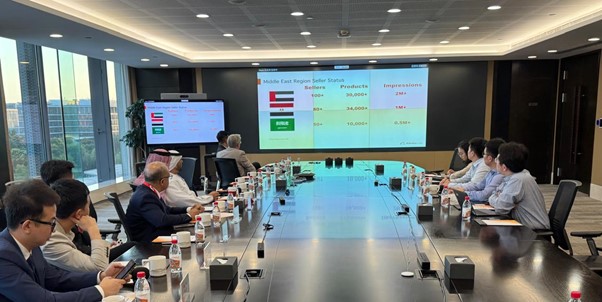 arabfde's tweet photo. 📍#Hangzhou – China | #ArabDigitalEconomyFederation visits #Alibaba HQ to discuss cooperation in digital platforms & supply chains, and presents the #ArabFoodMarket initiative.

📎: https://t.co/07gwTor0vB

#Arab_Digital_Economy_Vision
#Arab_League #Arab_Economic_Unity_Council
#Arab_Economy #DigitalEconomy #DigitalTransformation
#InternationalCooperation #UAE #China #ArabChinaPartnership
#GlobalTrade #SmartEconomy #TechForGood #SustainableGrowth #AIAndEconomy  #Fintech #FutureOfTrade  #InnovationEconomy #DigitalFuture #GDTE2025