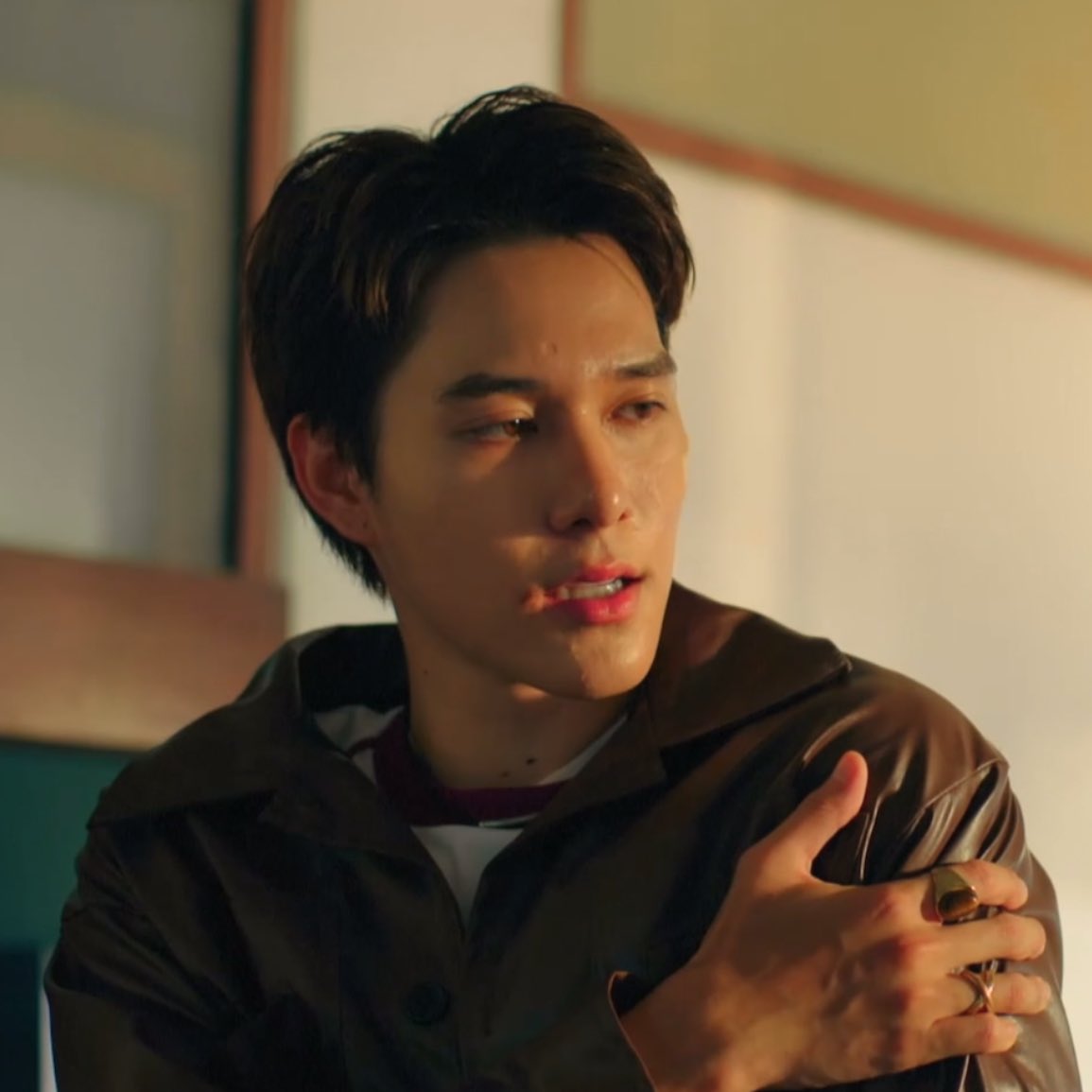 คือวุฒิไกรชีโดนต่อยจนมอมแต่ยังหน้าเป๊ะอยู่ งงมาก ป้าให้เลยลูก (👍🏻💘)!! ㅜㅜ

#MuTeLuvNotMyFatherEP2
꒰ #hirunkit_ , <a href="/Hirunkit_/">Hirunkit Nani</a> 🎀⭑ ‧₊˚ ꒱