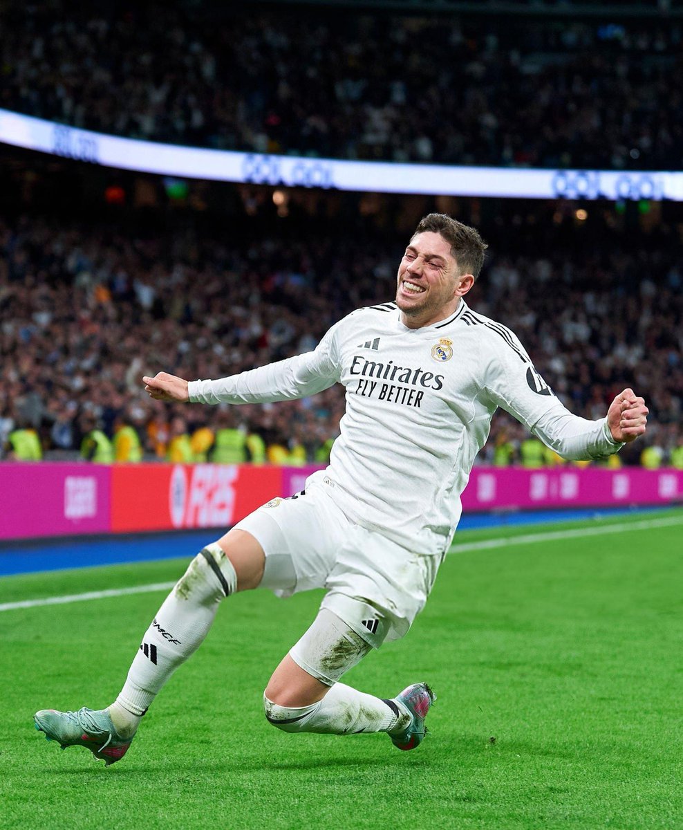 AdriRM33's tweet photo. La prensa tratando de dar la vuelta a las declaraciones de Fede Valverde e insinuando que está en contra de Xabi Alonso, y si hay un jugador que ha jugado siempre donde se le necesitaba y siempre por el equipo ese se llama Federico Valverde.

Una propaganda vergonzosa 🥱 https://t.co/4Q6p2NooUv