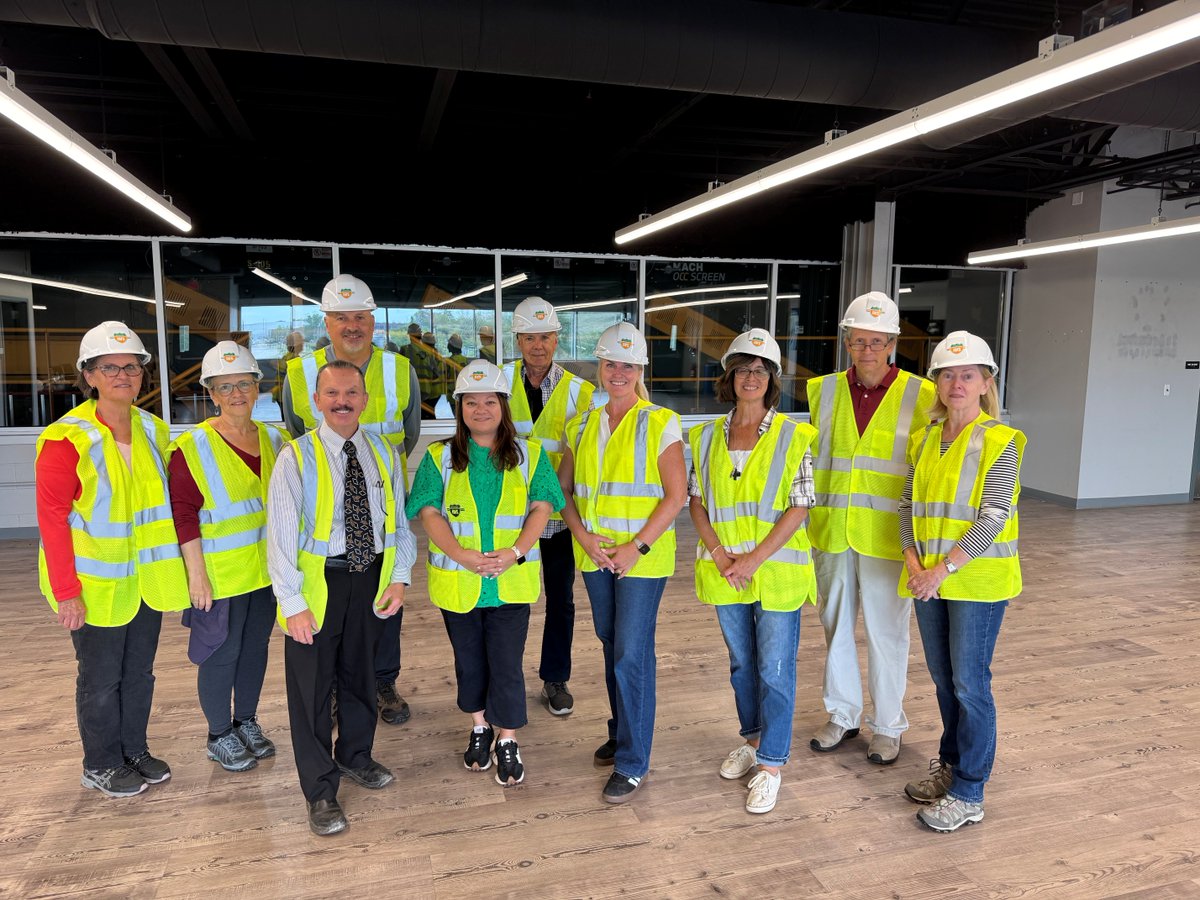 It was wonderful hosting Sustainable Warwick at our North Arlington #MRF. We're proud to show them the work we're doing to increase #recycling capture rates, building a more #sustainable future!♻️
#InterstateWaste #InterstateWasteServices #ActionCarting #MaterialsRecoveryFacility