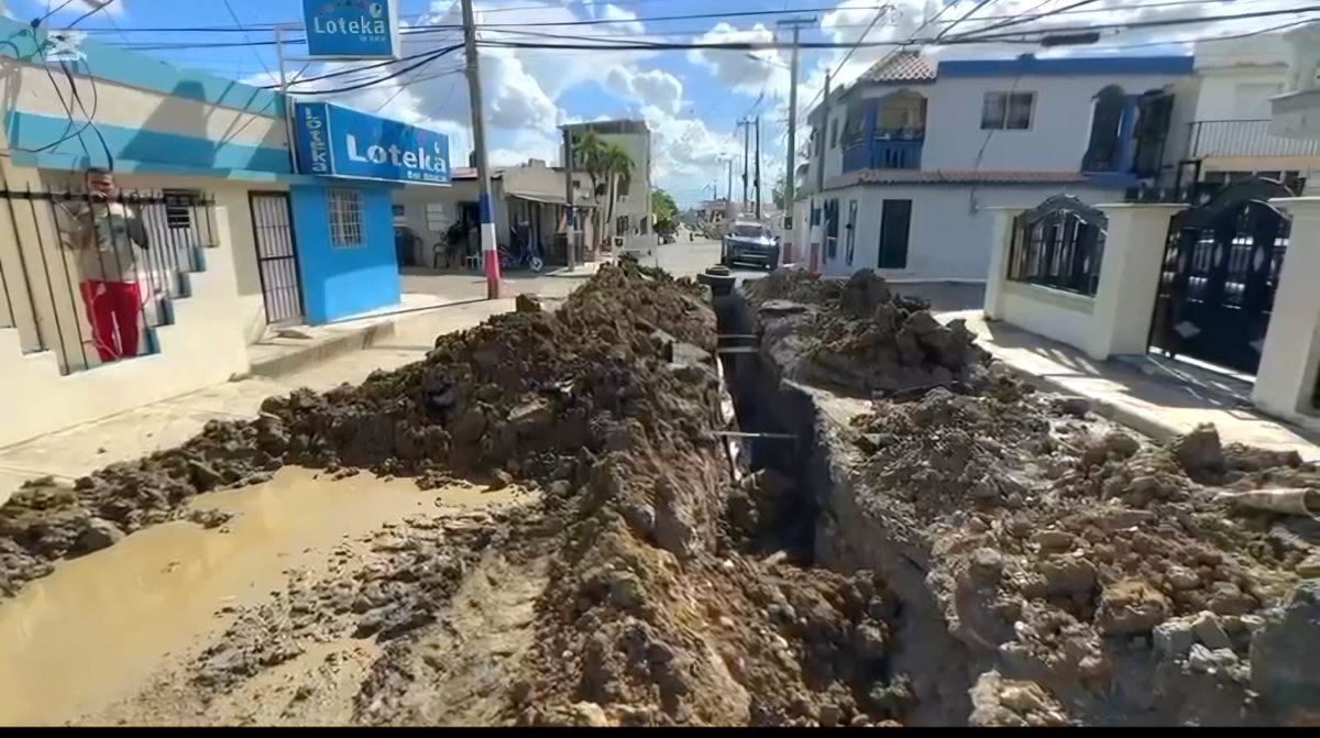 AlcaldiaSFMrd's tweet photo. Ayuntamiento e INAPA solucionan estancamiento agua residuales en calle José Reyes del sector hermana Mirabal
https://t.co/8Fo4xrhQzi https://t.co/M6405AjTDq