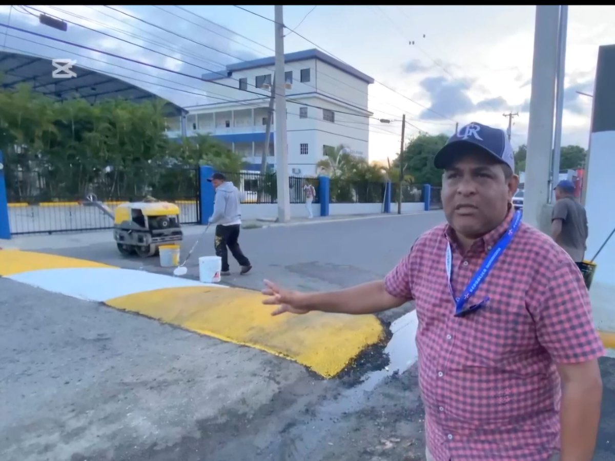 AlcaldiaSFMrd's tweet photo. Ayuntamiento e INAPA solucionan estancamiento agua residuales en calle José Reyes del sector hermana Mirabal
https://t.co/8Fo4xrhQzi https://t.co/M6405AjTDq