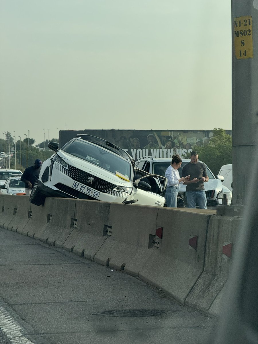 MVA on the N1 South before Olifantsfontein <a href="/Power987Traffic/">Power 987 Traffic</a>
