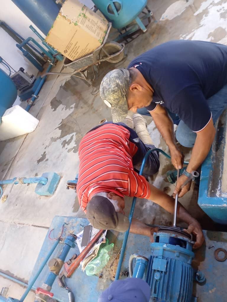 AcostaServicios's tweet photo. Coordinación de Aguas realizo trabajos de reparación con soldadura de bronce al impulsor de la bomba del hidroneumatico del hospital Dr Pablo Villarroel. @ChuoVelasquez continúa apoyando al sector salud.
@acosta_alcaldia https://t.co/vX0CbQpz7v