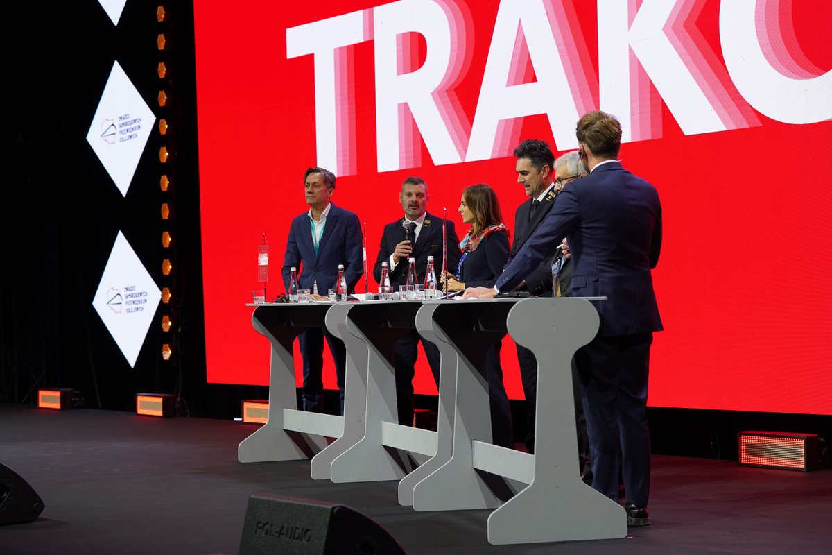 PKP_SA's tweet photo. W piątek zakończyły się targi #TRAKO, których współorganizatorem była Grupa PKP. Ten ekscytujący czas to dla nas i całego świata kolejarskiego wyjątkowe święto, podczas którego zobaczyć można nowoczesny tabor i poznać niesamowitych ludzi.
Dzięki, że byliście z nami! https://t.co/qS1QlXsFXe