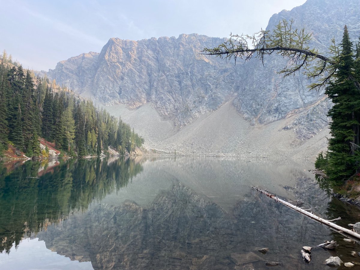 TurfeeJake's tweet image. North Cascades in the fall can’t be beat