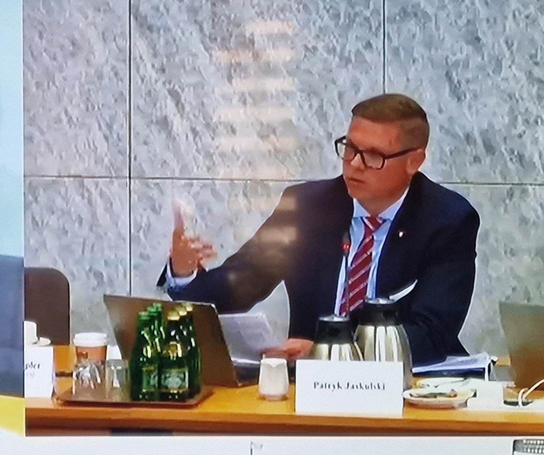 Taki łoś, sorki Woś🙈 chce pouczać min. Z. Ziobro🤦‍♀️
Nie tylko min. Z. Ziobro to chwilami bawi🤣🤣