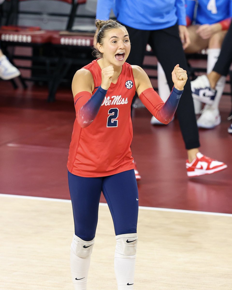 Keepin’ the ball off the ground 😌

Cameron Bradley and Cammy Niesen had 64 combined digs this weekend!