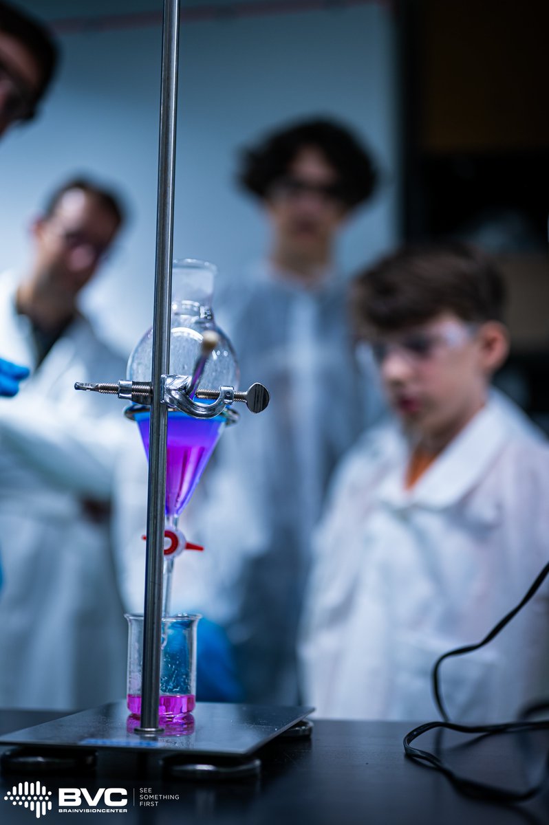 BVC2021's tweet image. We loved welcoming so many curious minds at the Night of the Researchers! ✨

From chemistry experiments 🔬🧪 to microscopes 🔭 and VR 👓 — science came alive for all ages. 👨‍👩‍👧‍👦🧠

#Research #ScienceForEveryone #Microscopy #STEM