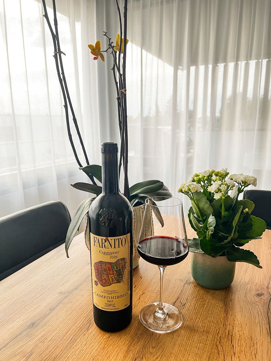 Bold. Elegant. Unforgettable.

This Super Tuscan from Carpineto left a lasting impression in our latest tasting. Deep flavors, refined structure, and a surprising twist you won’t want to miss.

🍷 Discover more in our latest blog – link in bio.