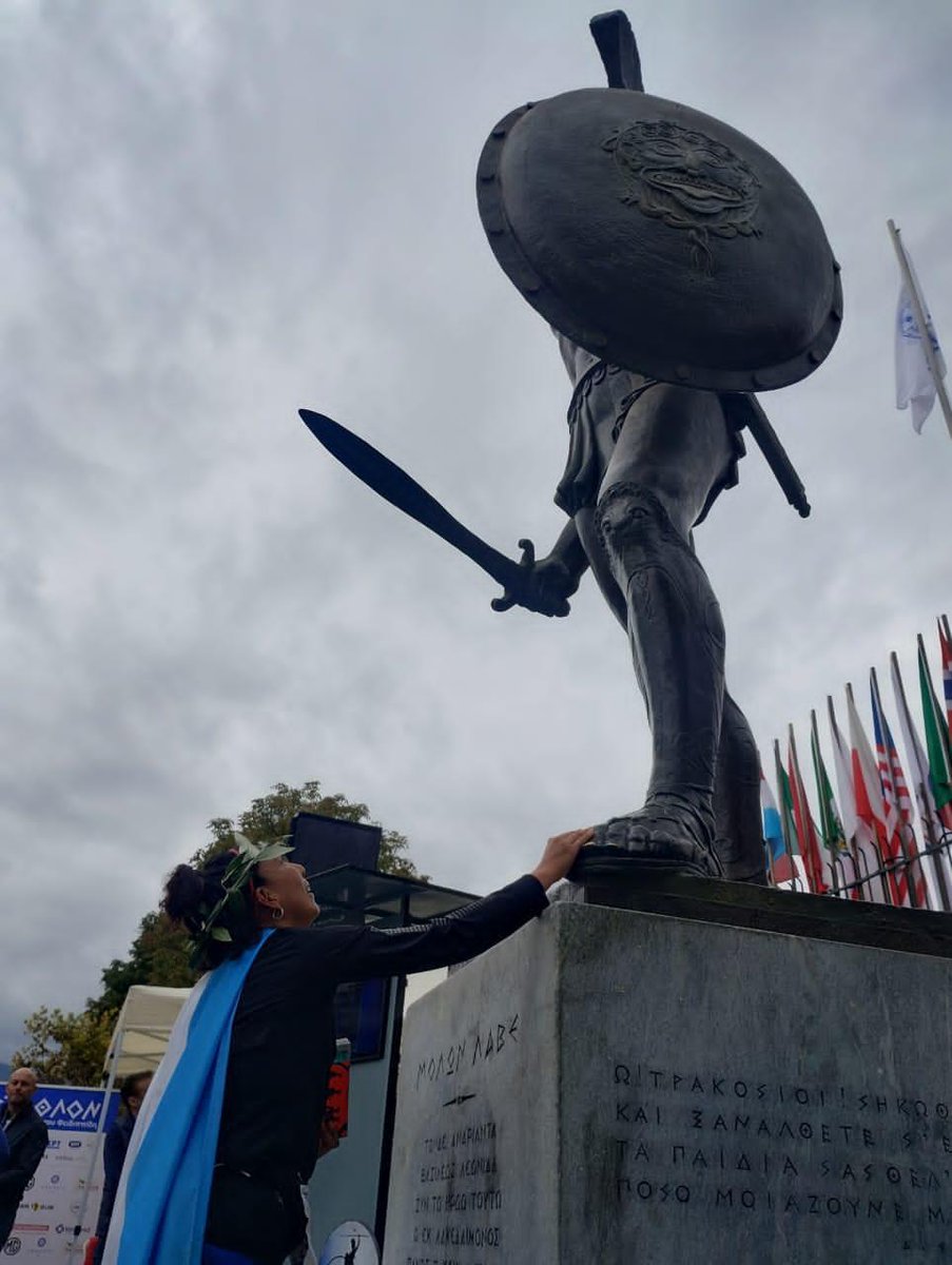 TNrunningAR's tweet photo. A LOS PIES DE LEÓNIDAS 🇬🇷
Romina Scoglia 🇦🇷 completó los 246k del #spartathlon una de las competencias más duras del mundo 🌎, que se realiza en Grecia.
#TNRunning https://t.co/l4X2DyKOAQ