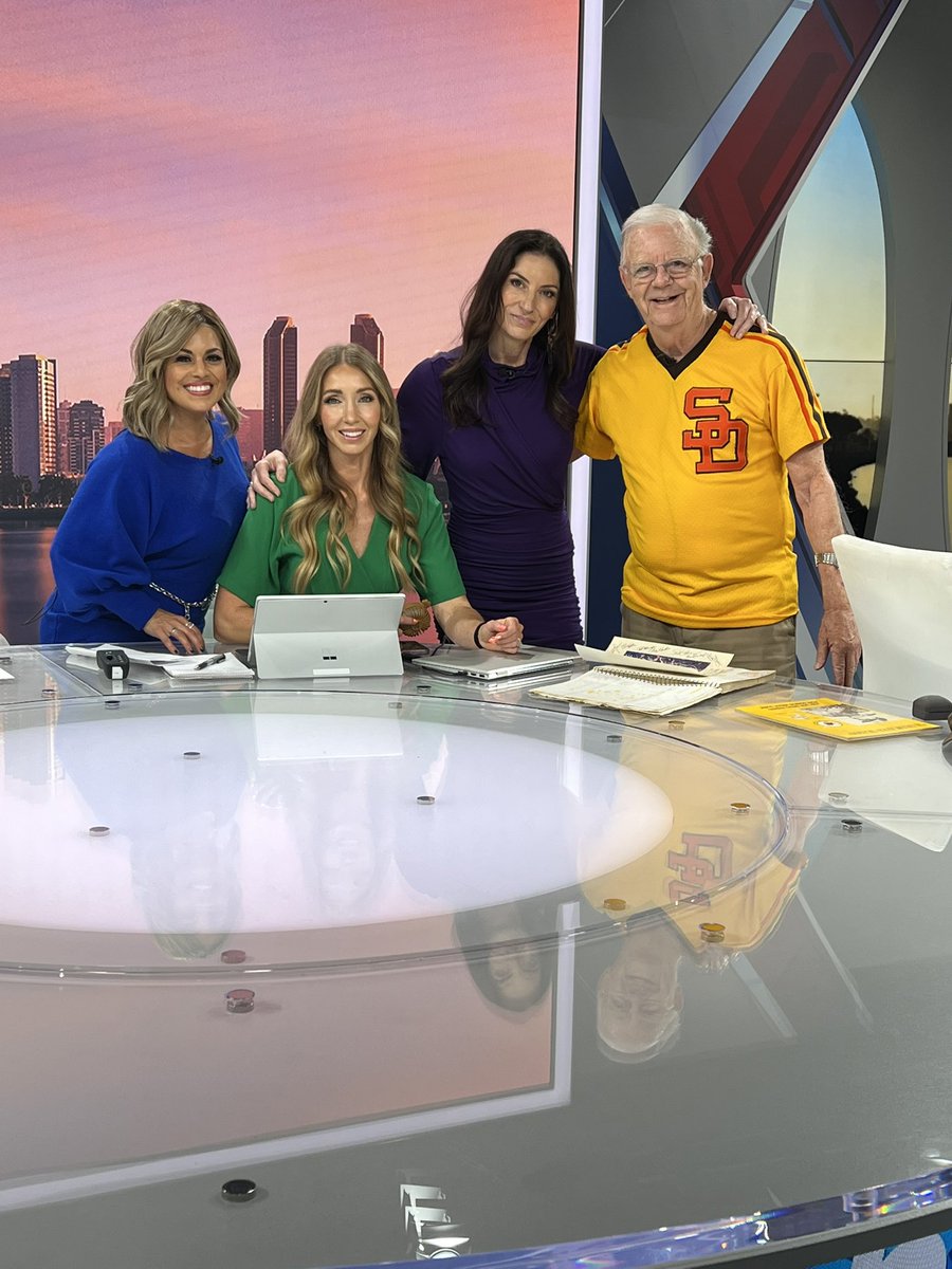 ChrissyFOX5 tweet media