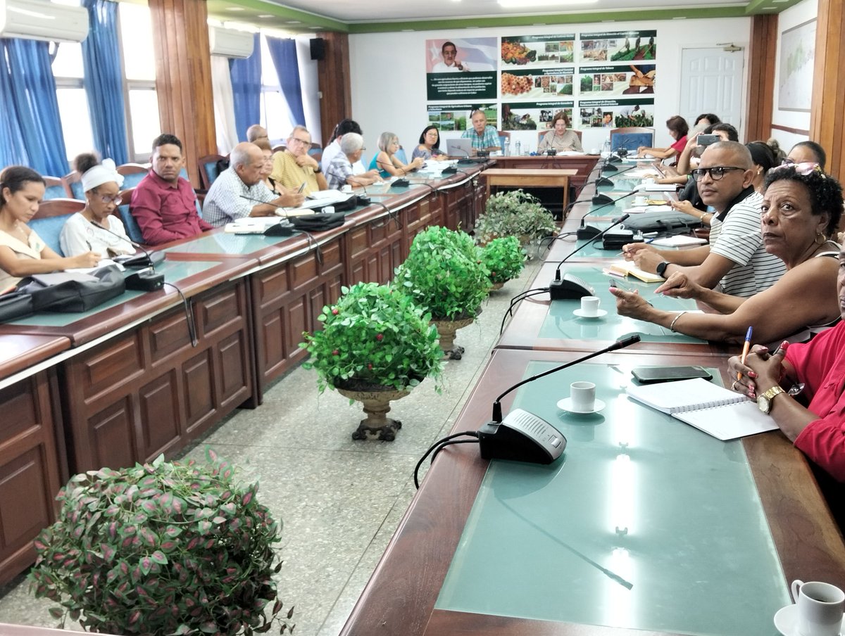 FidelACN_Cuba's tweet photo. #ACN reporta. Por primera vez Cuba dispone de un decreto, el No.128 de 2025, para la agroecología, que contribuirá al desarrollo de los sistemas alimentarios locales, se conoció en conferencia de prensa en el Minag. #AgroecologíaEnCuba. @ACN_Cuba https://t.co/KIaKLd8F1I