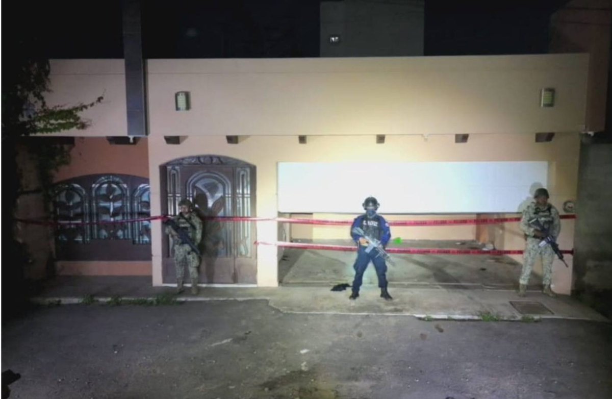 OfldeCuartel's tweet image. 🚨Novedades del Oficial de Cuartel🚨
@Defensamx1 en @sinaloagobmx aseguran inmueble con 10 AEI, cargadores y cartuchos.👹👹🦇🦇🔥🔥
@natsecboogie @aic_07 @All_Source_News @GNocturnaMX @Libro_negro_ @siete_letras @WorldCrimeIntel @CartelWatchNet @GhalebKrame