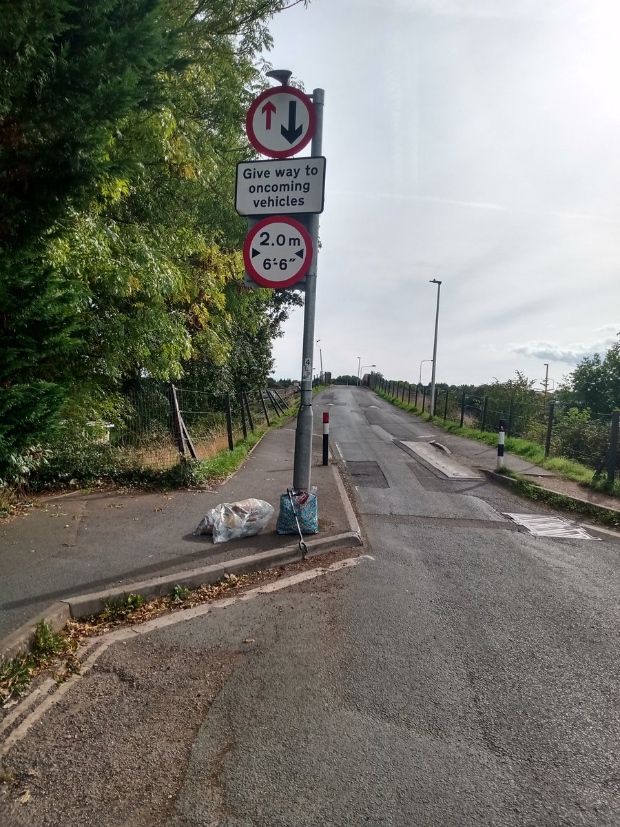 PinhoePicker's tweet image. Another litter pick in #pinhoe #exeter this afternoon.
Harrington Lane bus stop - tidied 🚮✅
Venny Bridge - had a really good pick and now litter free🚮✅