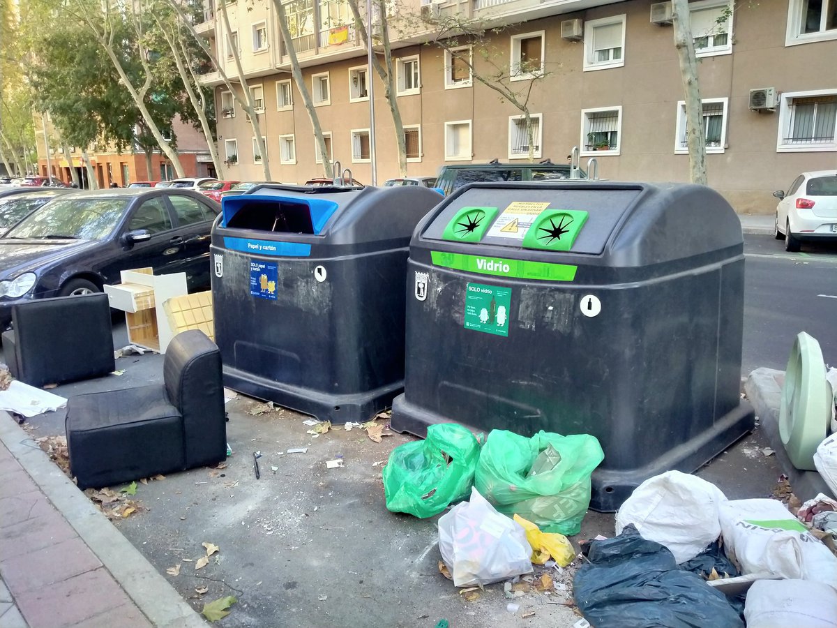 Recoger #basura en c/Huesca 31 (DP28020). Hay un lavabo y 2 sillones #TetuanEstaSucio <a href="/Lineamadrid/">Línea Madrid</a> <a href="/JMDTetuan/">Distrito Tetuán</a> <a href="/bcarabante/">Borja Carabante</a> <a href="/Mtnezparamo/">José A Mtnez Páramo</a> <a href="/asocvec4Ctetuan/">Asociación Vecinal Cuatro Caminos-Tetuán</a> <a href="/Tetuan30Dias/">Tetuán 30 Días</a> <a href="/somos_tetuan/">Somos Tetuán</a> <a href="/SOSBravoMurillo/">SOS Bravo Murillo</a> <a href="/Tetuanero1/">Tetuanero 🏳️‍🌈</a> <a href="/mas_tetuan/">Más Madrid | Tetuán</a> <a href="/PSOEtetuan/">@PSOETetuán  /❤️</a> <a href="/pptetuan/">PP Tetuán</a> <a href="/asoventilla/">Asociación Vecinal Ventilla-Almenara</a> <a href="/AlmeidaPP_/">José Luis Martínez-Almeida</a>
