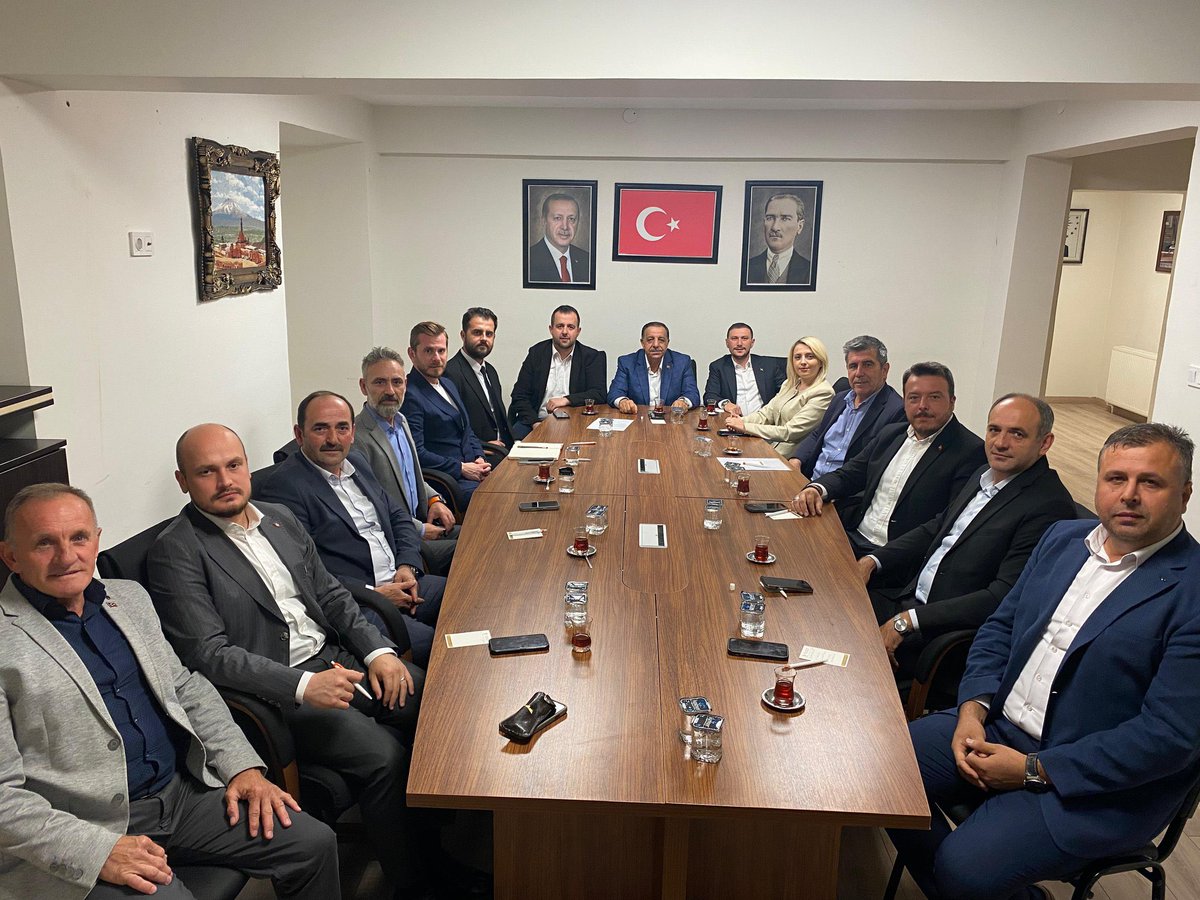 📍Kırklareli

Koordinatör arkadaşımız  Sn. Furkan Topaloğlu ile birlikte İlçe Başkanlarımızla toplantımızı gerçekleştirdik.

Teşkilatımızın tüm kademeleriyle istişare halinde çalışmalarımızı sürdürmeye devam edeceğiz. 🇹🇷

<a href="/abuyukgumus/">Ahmet Büyükgümüş</a> 
<a href="/haydaraliyildiz/">🇹🇷Haydar Ali YILDIZ</a> 
<a href="/TopalogluFrkn/">TopaloğluFurkan</a>