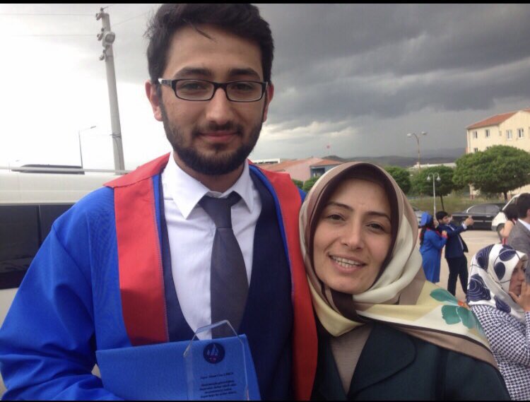 Önce evlatlarının hayatını sonra gelinin diplomasını çaldılar . Nurgül anne aylardır sesini duyurmaya çalışıyor adalet istiyor onu yalnız bırakmayın bu dava hepimizin davası . 

 #EzgiAptDavasıAklanamaz