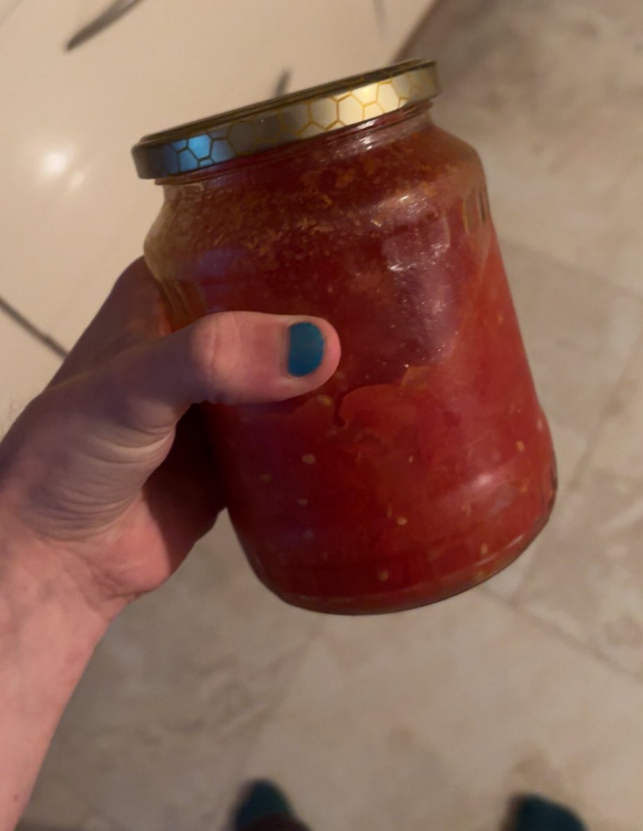 wo starker boy der mir das hier aufmachen kann🥺👉🏻👈🏻