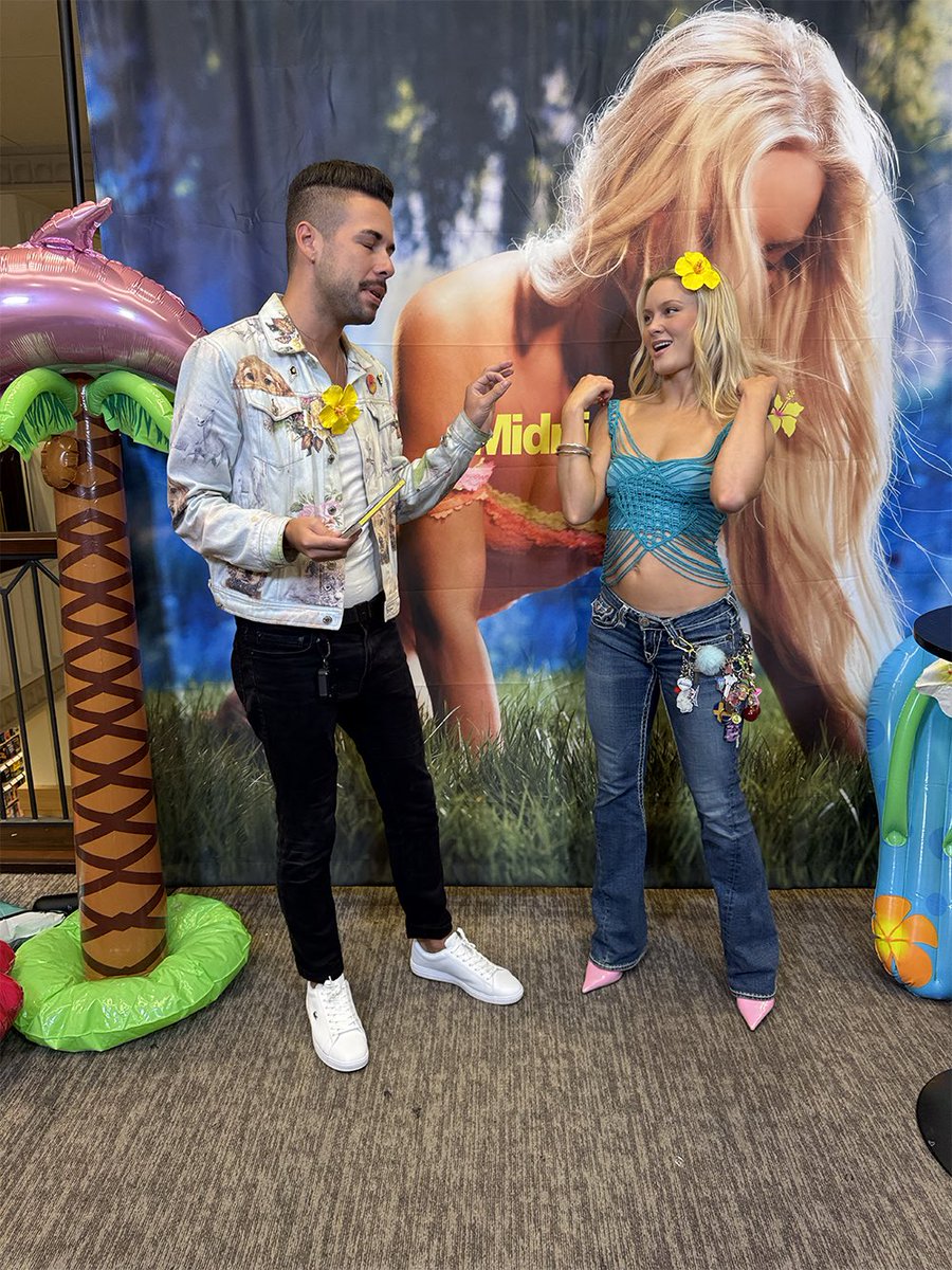 JBVision5's tweet image. Love. #MidnightSun #ZaraLarsson