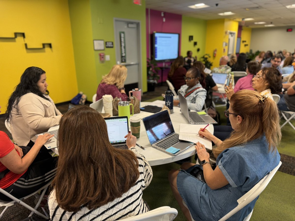 MDCPSSci's tweet image. Full house and great collaboration among our Elementary School Science Educators at our ICADS supporting @MDCPS. 

#YourBestChoiceMDCPS 

@AileenVega123 @WendyForteza @DaneMDCPS @NestorEMarcia @MDCPSSTEAM @AcademicsMDCPS @alexsantoyo75 @MDCPSSci