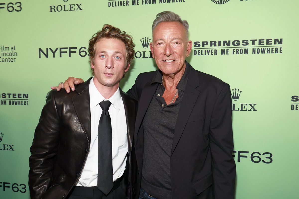 CriticsChoice's tweet image. #AboutLastNight🤘A night with “The Boss!”🎸
The stars and filmmakers from  “Springsteen: Deliver Me from Nowhere” celebrated the film at #NYFF

Stars Jeremy Allen White, Jeremy Strong, Stephen Graham, Odessa Young, attended the event and were joined by Bruce Springsteen.