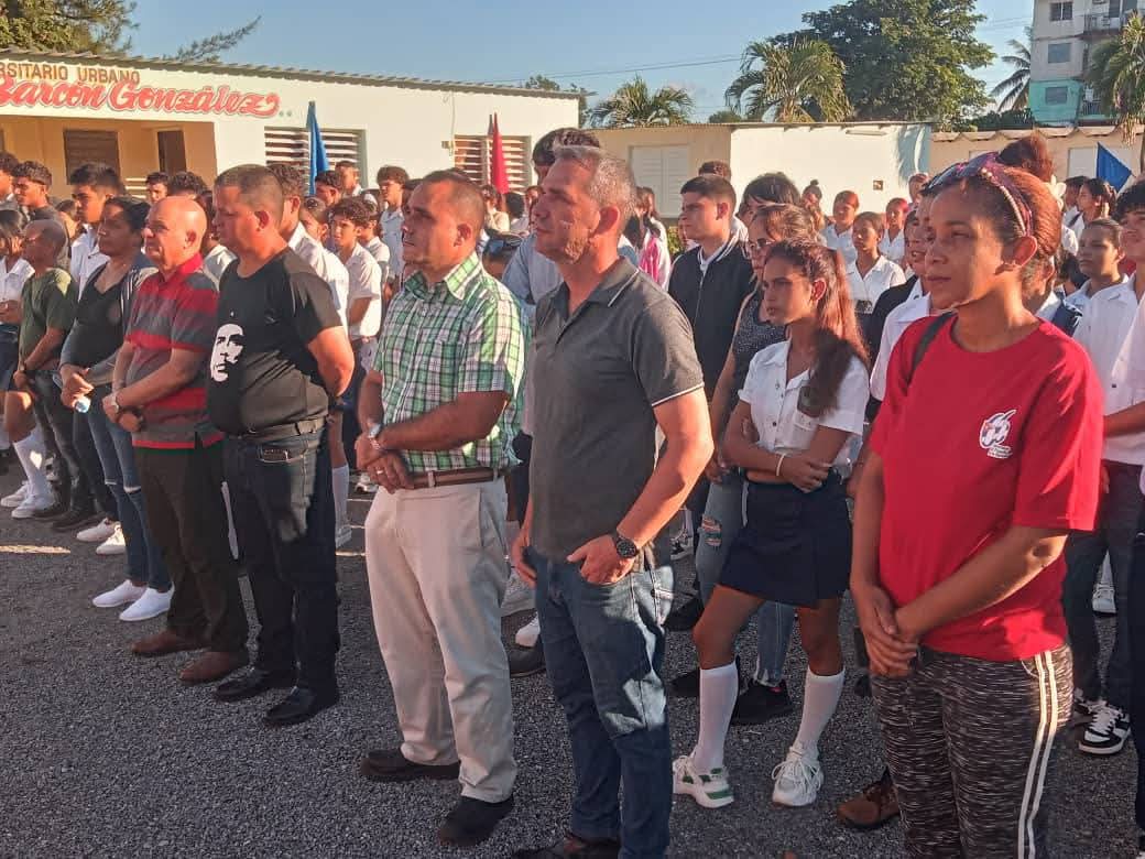 Continúan los actos y mítines en apoyo a la República Bolivariana de Venezuela en centros educacionales del municipio #LosPalacios #CubaConVenezuela.